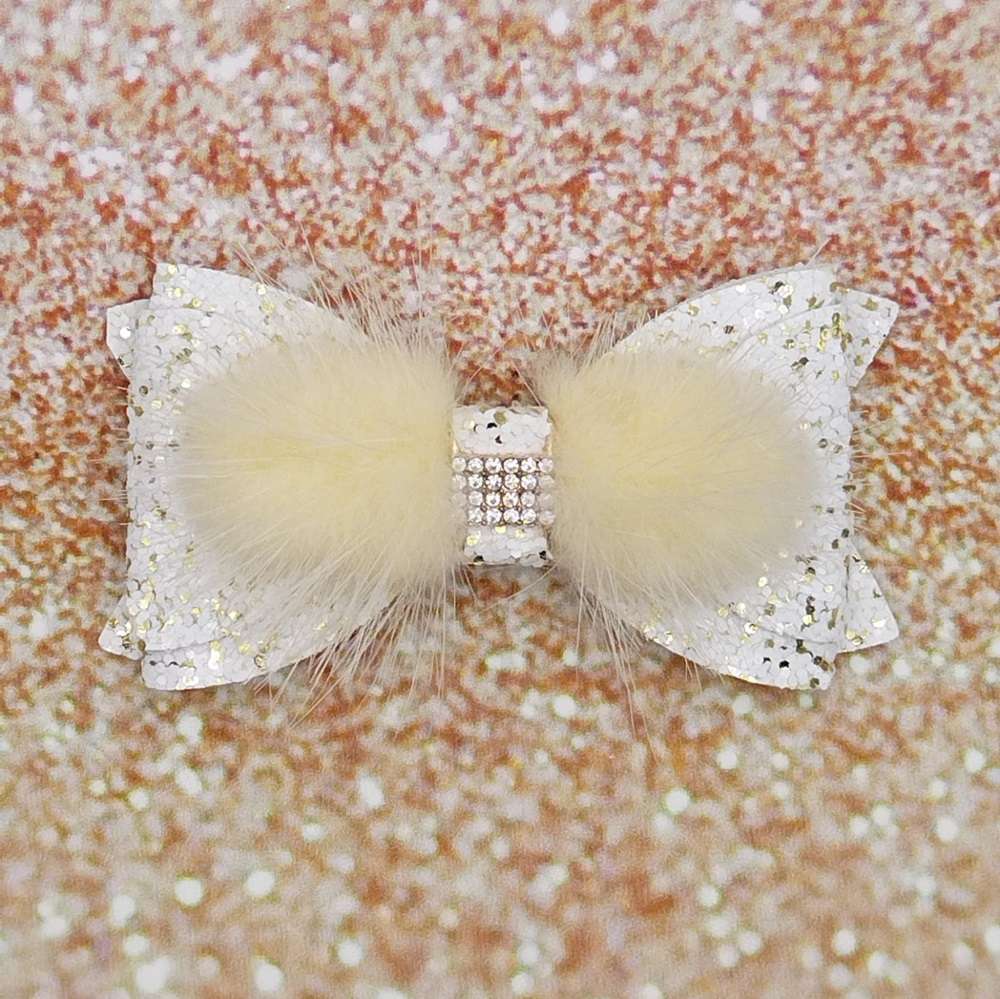 Φιογκος μπεζ χρυσο πουπουλο καδενα γαμος βάφτιση